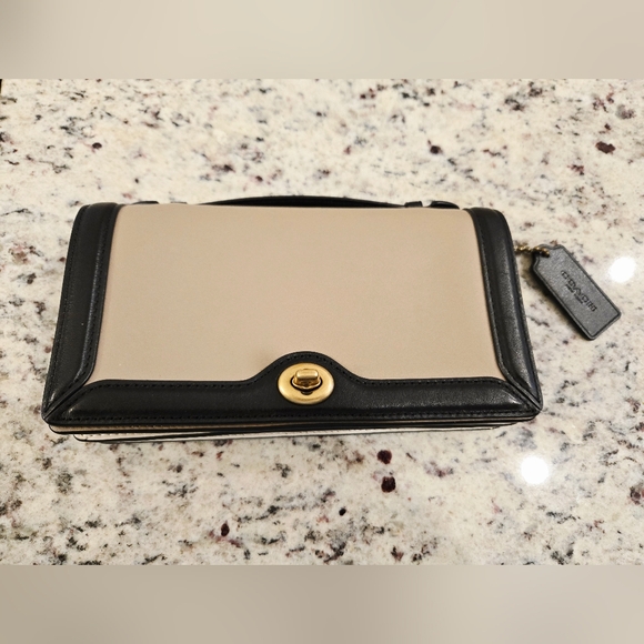 Coach Handbags - Authentic Coach Riley Chain Clutch in Colorblock ( Excellent Vintage Condition)